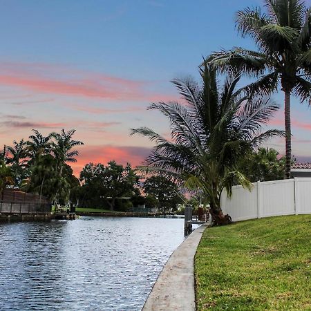 Modern Waterfront Home On Canal With Pool Fort Lauderdale Exterior photo