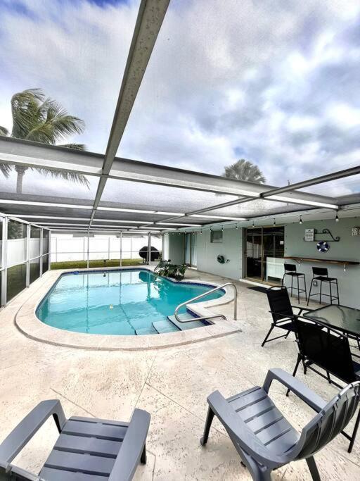 Modern Waterfront Home On Canal With Pool Fort Lauderdale Exterior photo